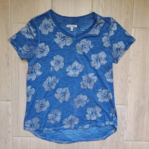 Sunsets & Sweet Tea Blue Floral Cotton V-Neck Top - Size Small